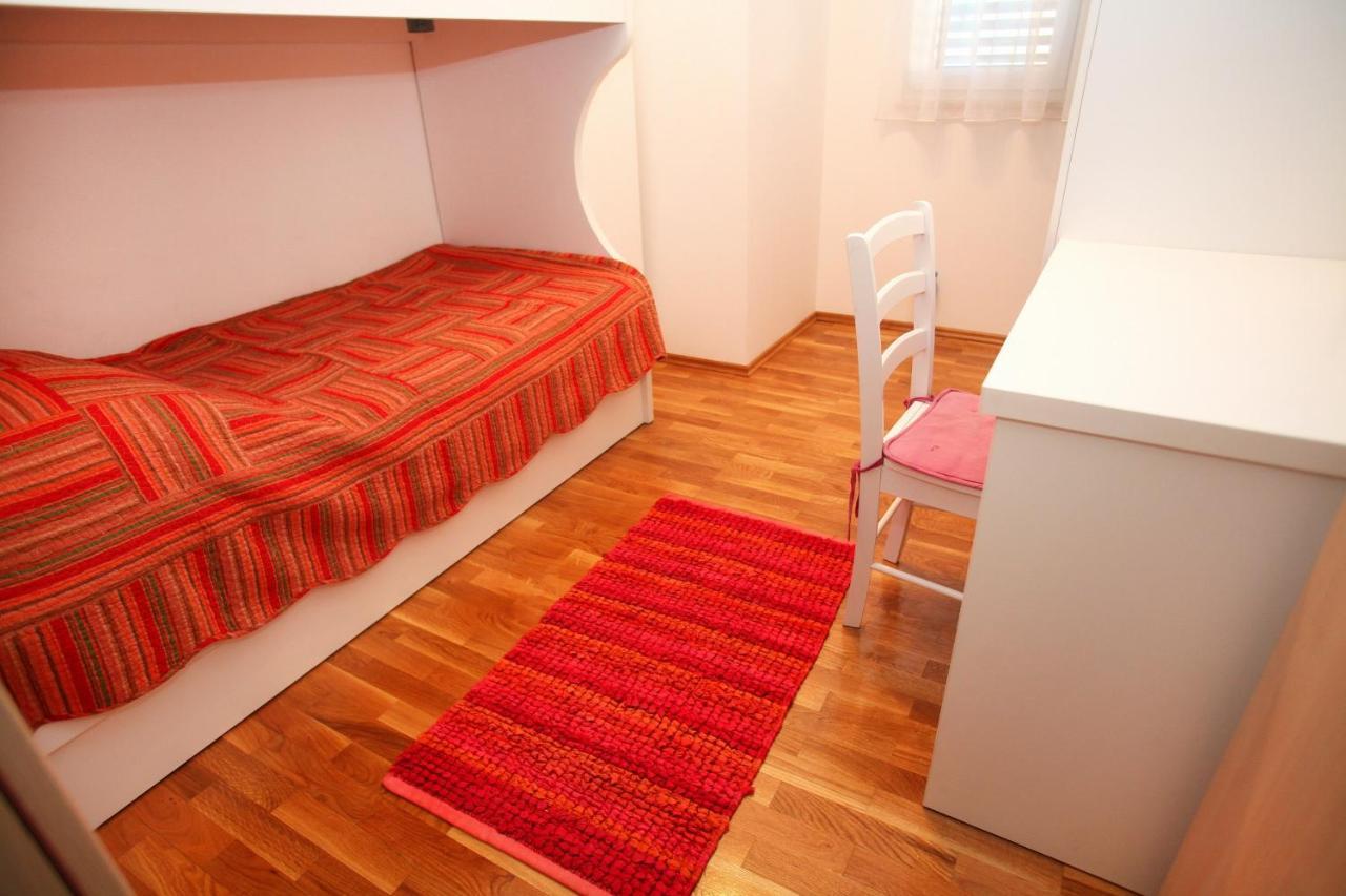 Apartments Nakir Slatine Quarto foto