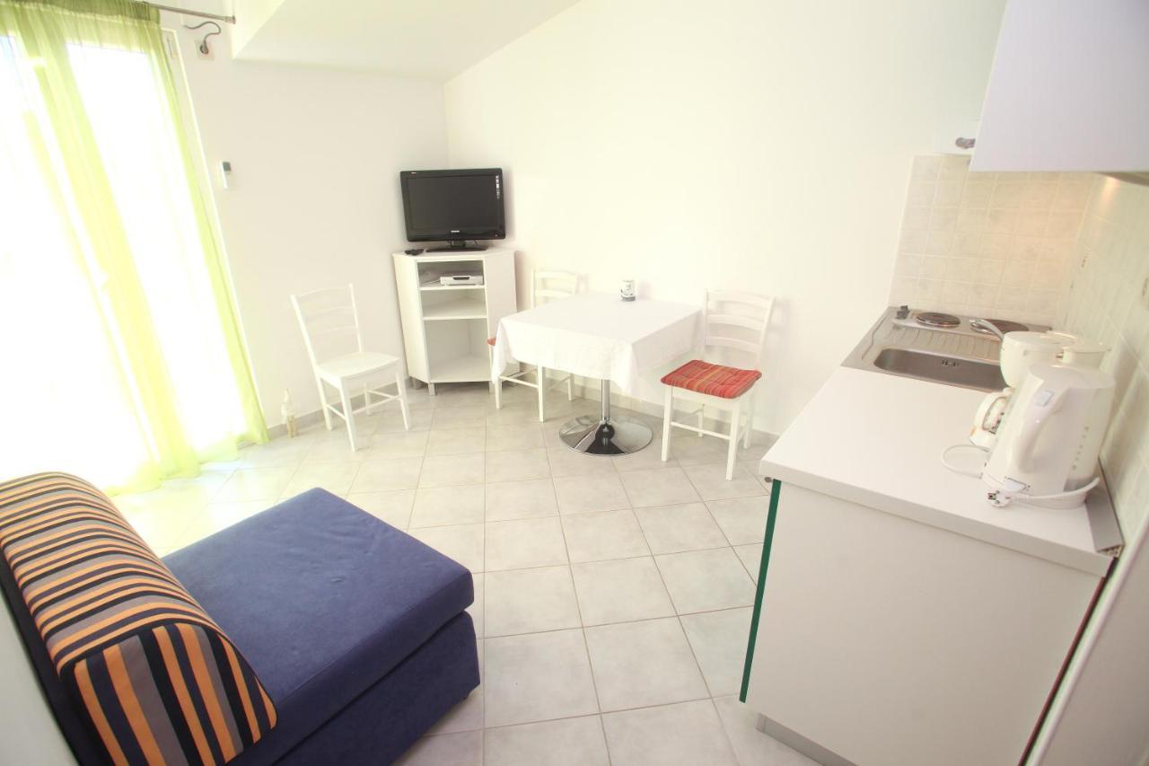 Apartments Nakir Slatine Quarto foto