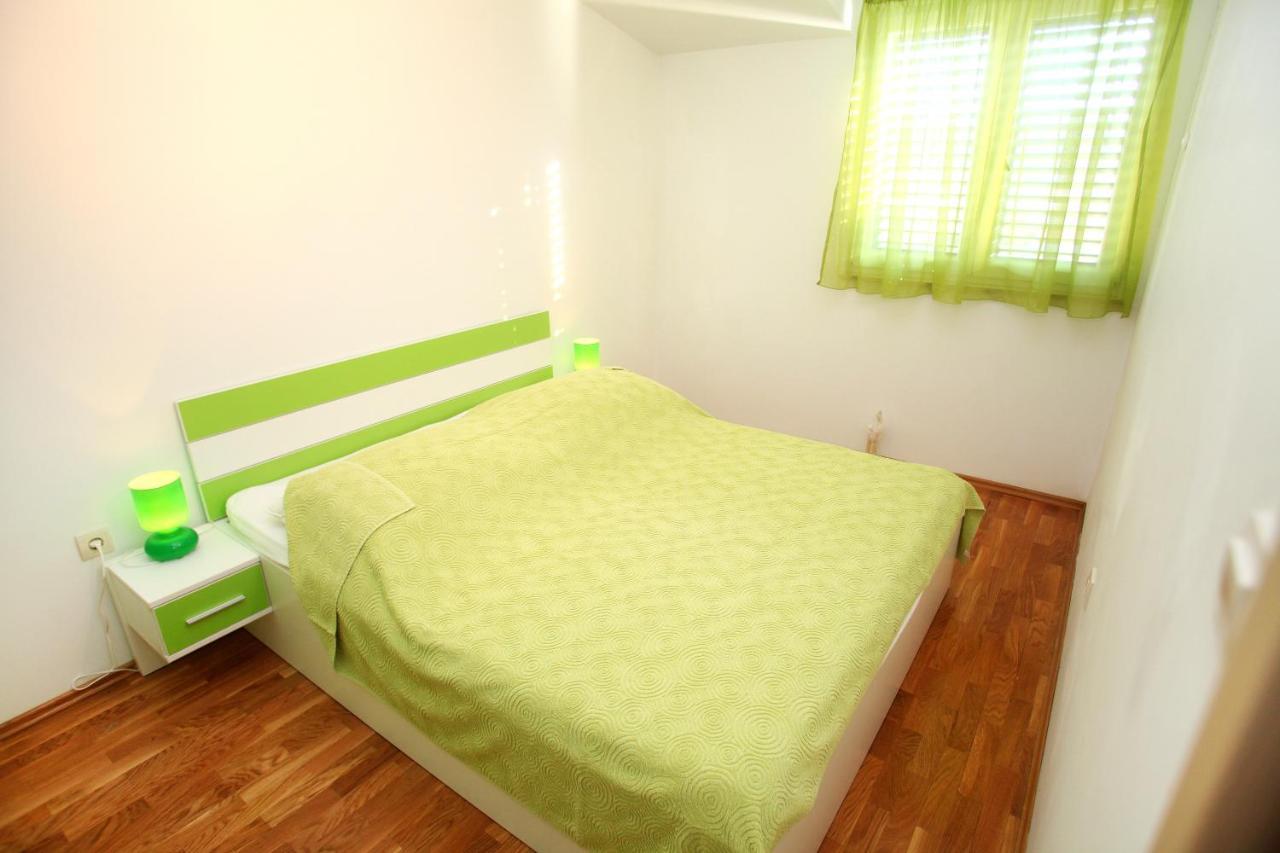Apartments Nakir Slatine Quarto foto