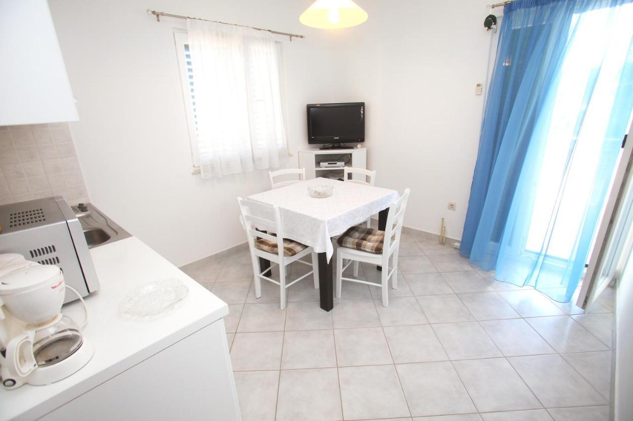 Apartments Nakir Slatine Quarto foto