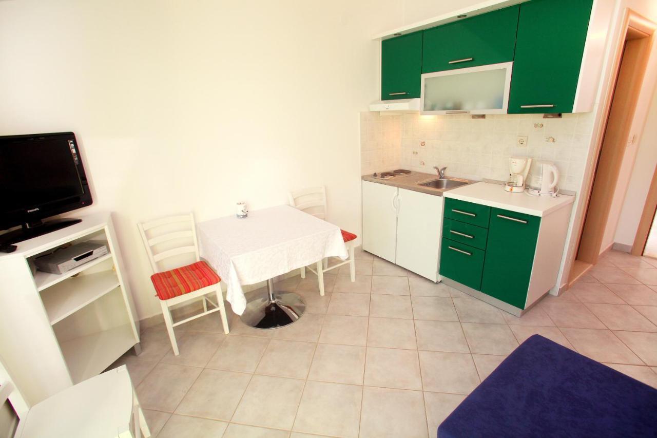 Apartments Nakir Slatine Quarto foto